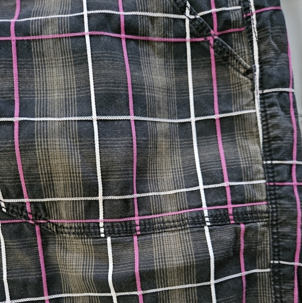 The North Face Plaid Cargo Shorts with Pink and White Accents Size 4 - Picture 3 of 9